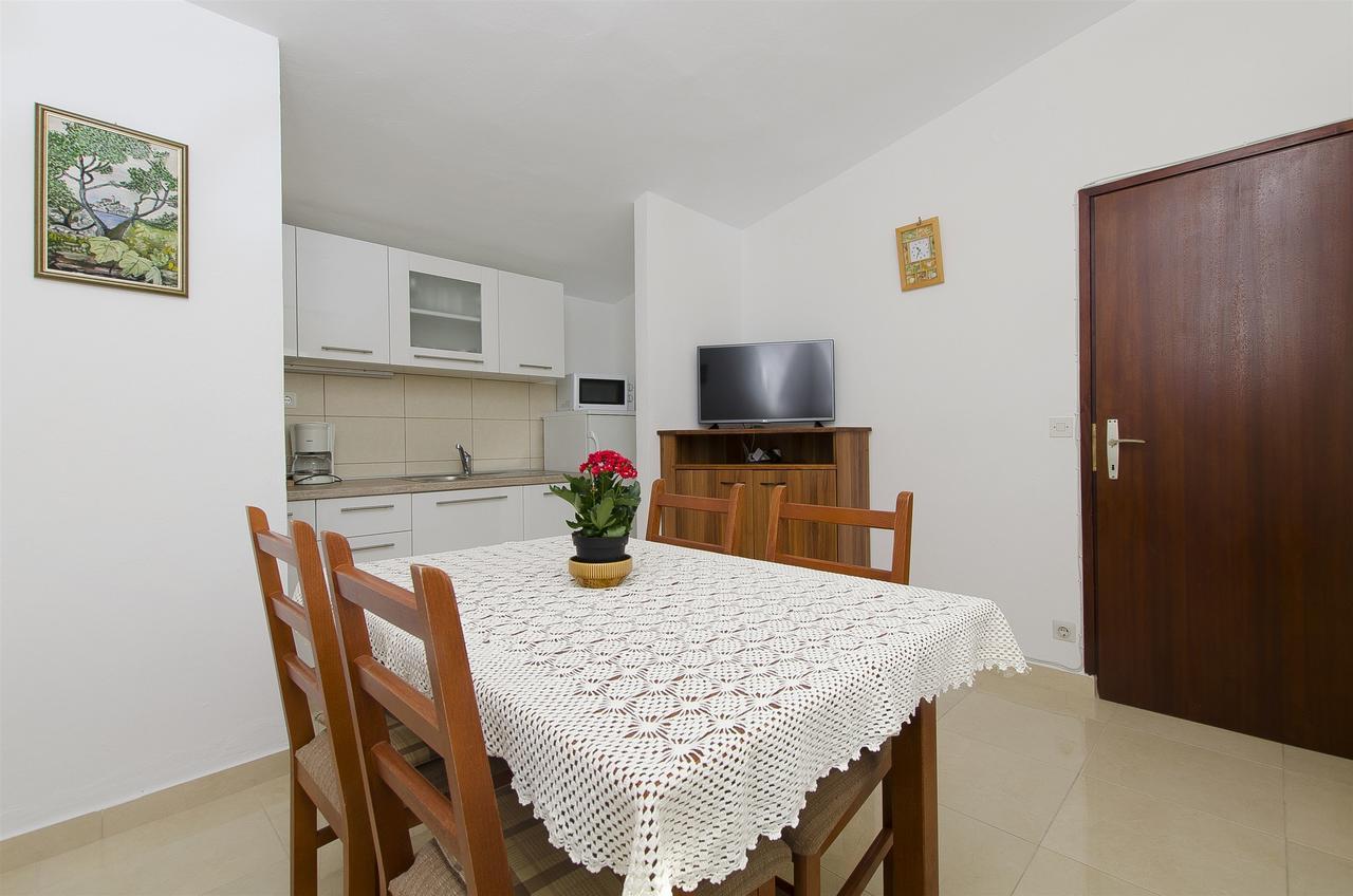 פרימוסטן Apartment Josipa מראה חיצוני תמונה